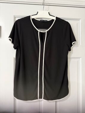 Fifty Street sharp black short sleeve shirt w/ white piping & slit in front sz L